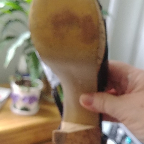 Shoes - Picture 5 of 6